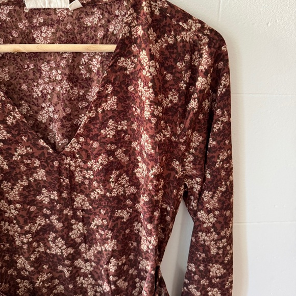 16🪿 Womance Floral Wrap Dress - Picture 2 of 12